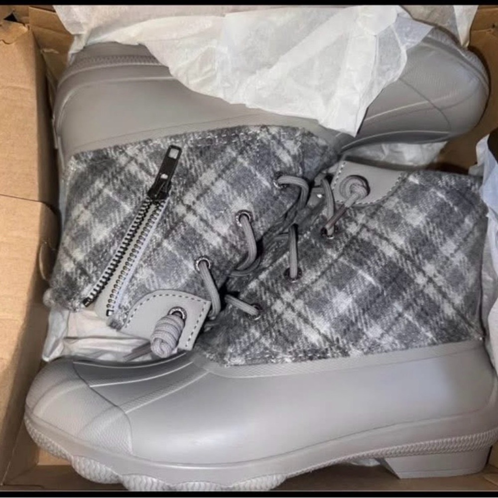 PLEASE READ THE END .  Sperry Gray Plaid Lace-Up Winter Rain Boots